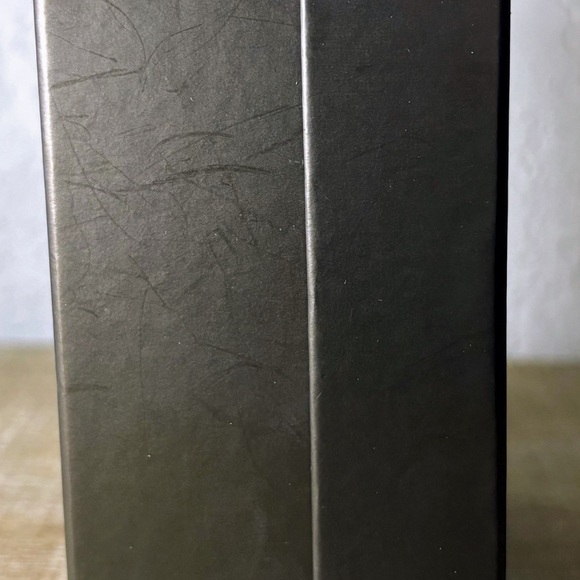 Gucci Black and Gold Watch Box - Picture 3 of 4